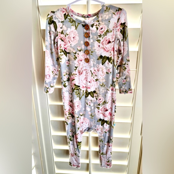 Posh Peanut Celine Bamboo Ruffle Romper 12–18M – Pink Floral Roses - Picture 1 of 8